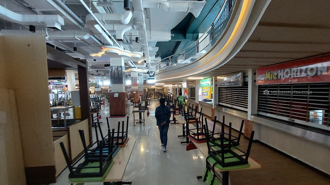 Solo Paragon Mall (SGM) tutup selama diberlakukan PPKM Level 4 di Solo, Jawa Tengah. (MP/Ismail)
