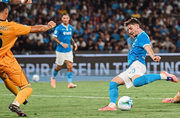 Menang Dramatis Atas Pisa 3-2, Napoli Kokoh di Puncak Serie A dengan Torehan Poin Sempurna
