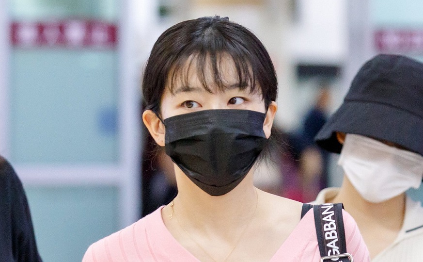 Menghindari debu dan kuman (Sumber: Koreaboo)