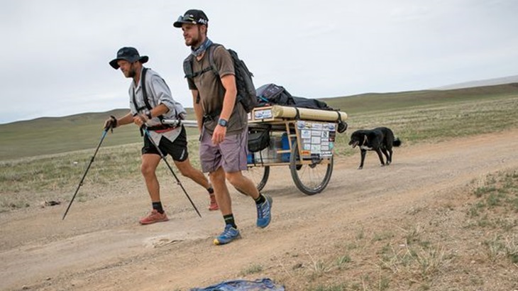 Bermain Golf Melintasi Mongolia Sejauh 2000 km
