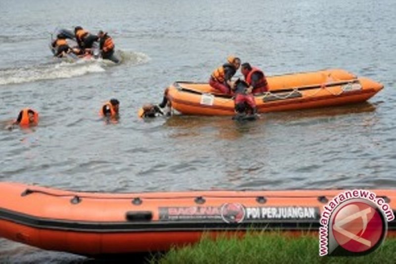 Pencarian korban kecelakaan di laut. (Foto: Antara)