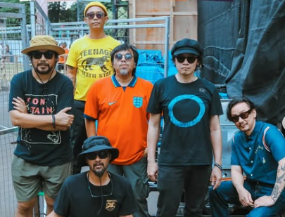 Teenage Death Star Kejutkan Penggemar dengan 'Drakilla' Bersama Henry Foundation