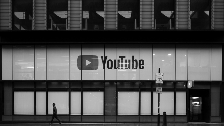 YouTube Uji Coba Fitur Belanja via Video