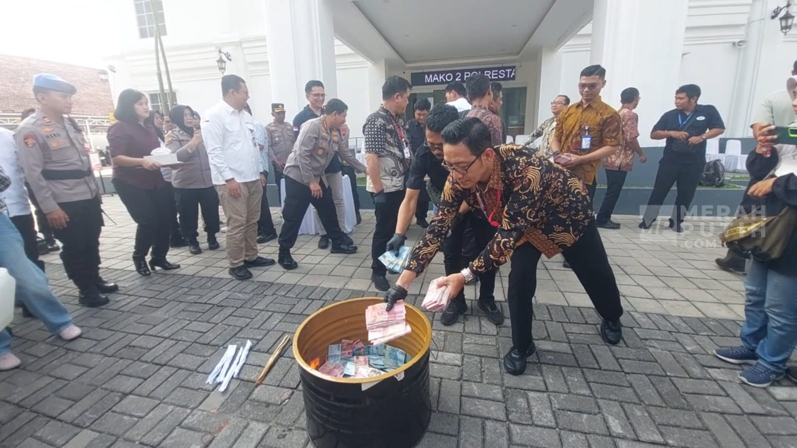 Polresta Solo Bakar Ribuan Uang Palsu Hampir Rp1 Miliar, Temuan di Perbankan