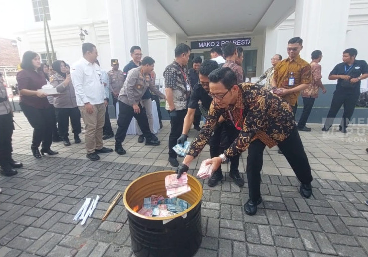 Polresta Solo Bakar Ribuan Uang Palsu Hampir Rp1 Miliar, Temuan di Perbankan