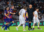 Aksi Wasit Legendaris Pierluigi Collina Pimpin Laga World of Legends di GBK Jakarta