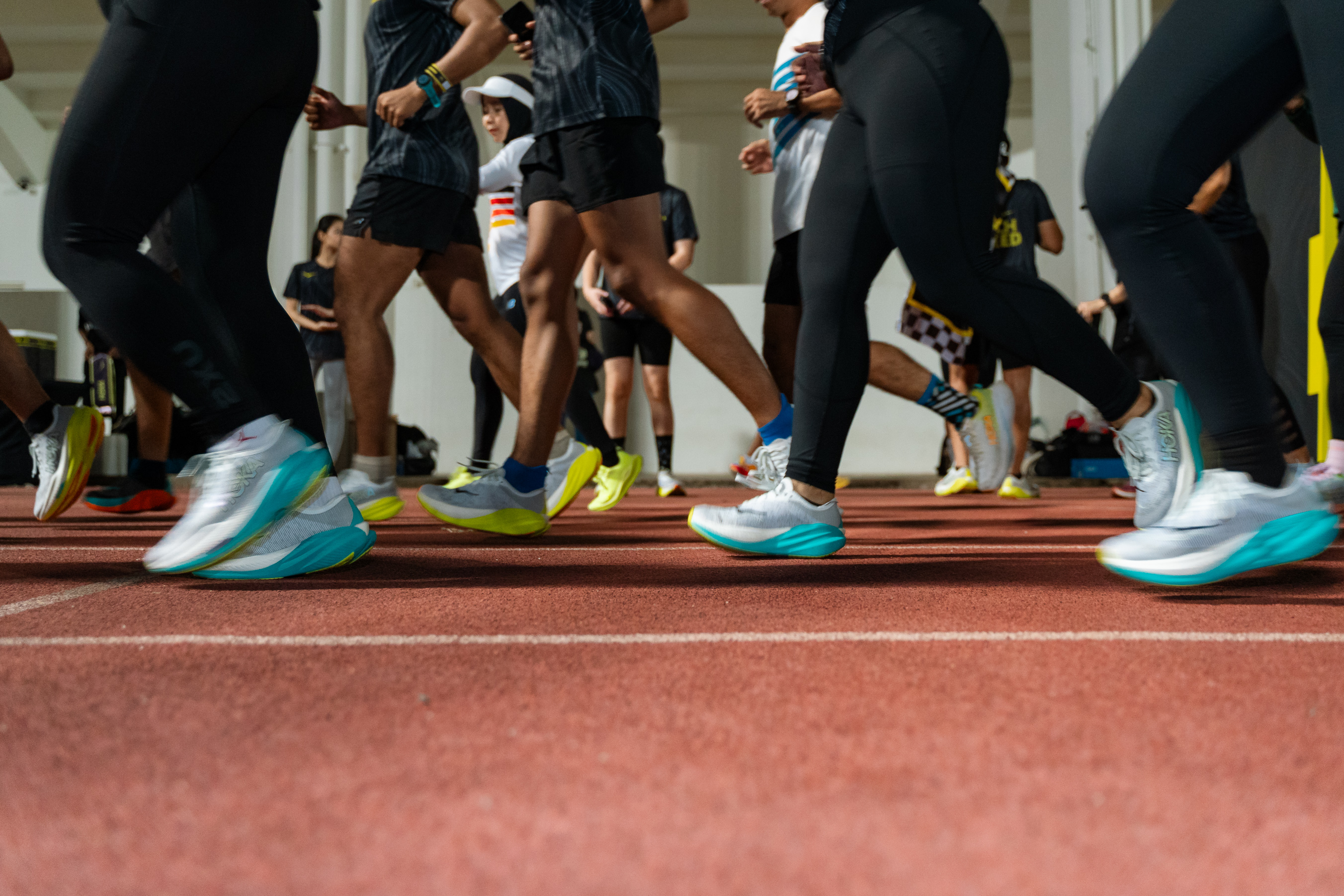 Hoka Mach X2 adalah evolusi dari sepatu latihan berkecepatan tinggi