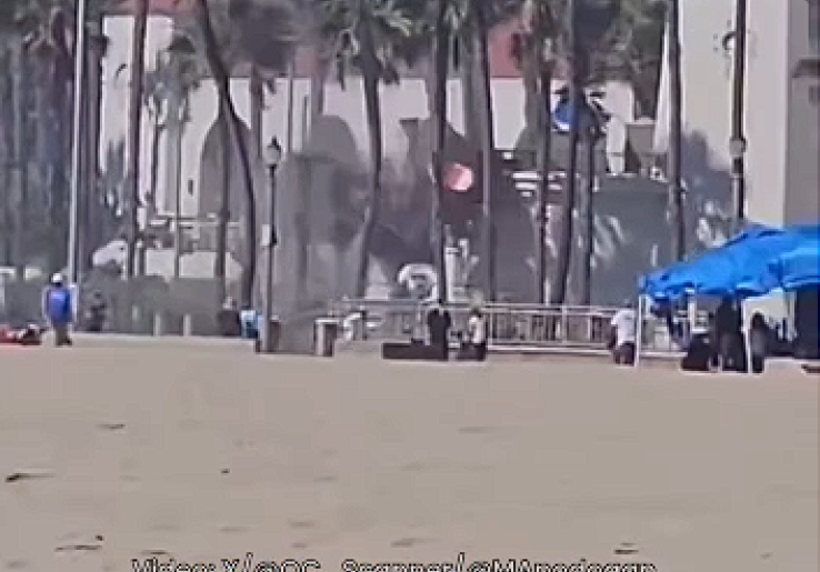 Helikopter Jatuh di Pantai California, 5 Orang Terluka Termasuk Pejalan Kaki