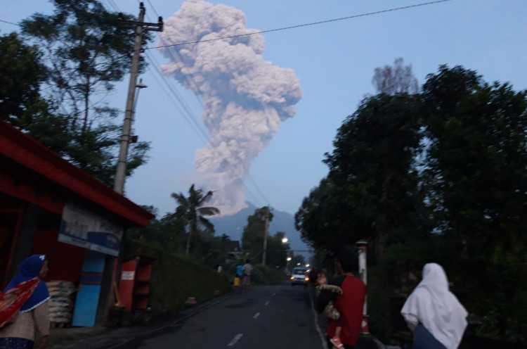 Gunung Merapi Erupsi, Semburkan Abu Vulkanik 6 Ribu Meter dari Puncak