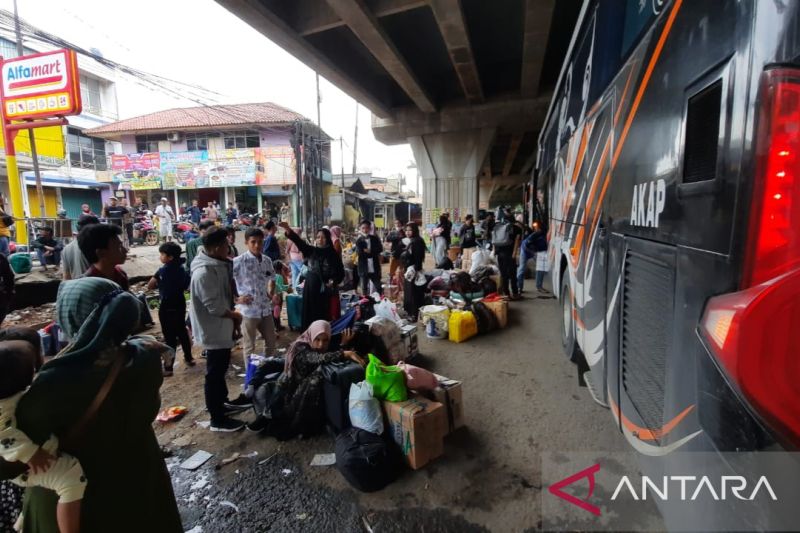 Korlantas sebut Kemacetan di Tol Cipali Karena Banyak Pengemudi Berhenti di Bahu Jalan