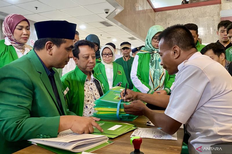 Agus Suparmanto Mendaftarkan Hasil Muktamar X PPP ke Kementerian  Hukum 