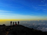 Menyambut Tahun Baru di Gunung Ciremai