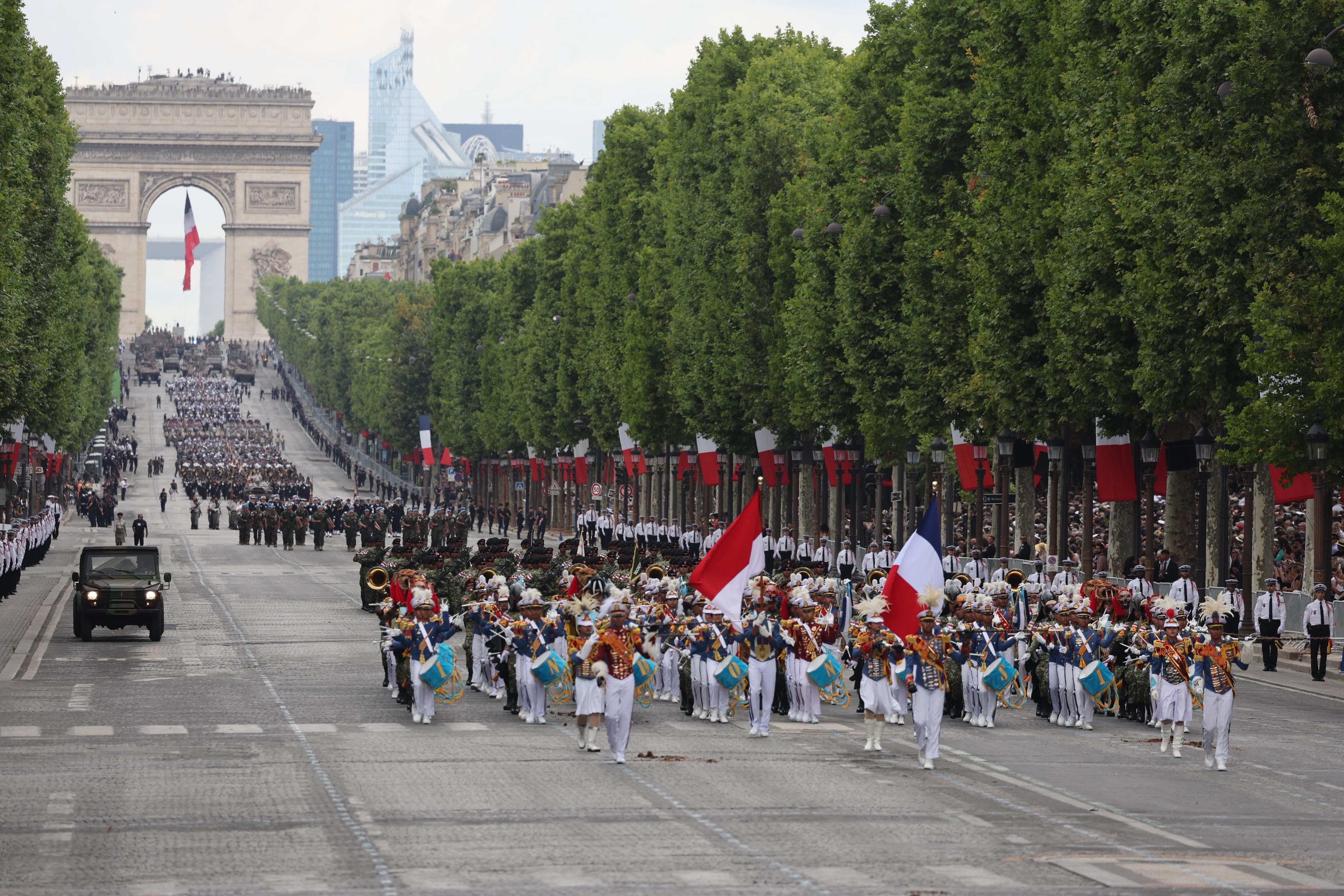 TNI Unjuk Gigi di Bastille Day Prancis: Prabowo Hormat, Macron Tepuk Tangan