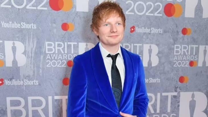Musisi Ed Sheeran menerima penghargaan perdana untuk songwriter of the year. (Foto: Daily Mail UK)
