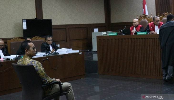 Suami Airin, Wawan diduga gunakan pengaruhnya untuk rotasi pejabat