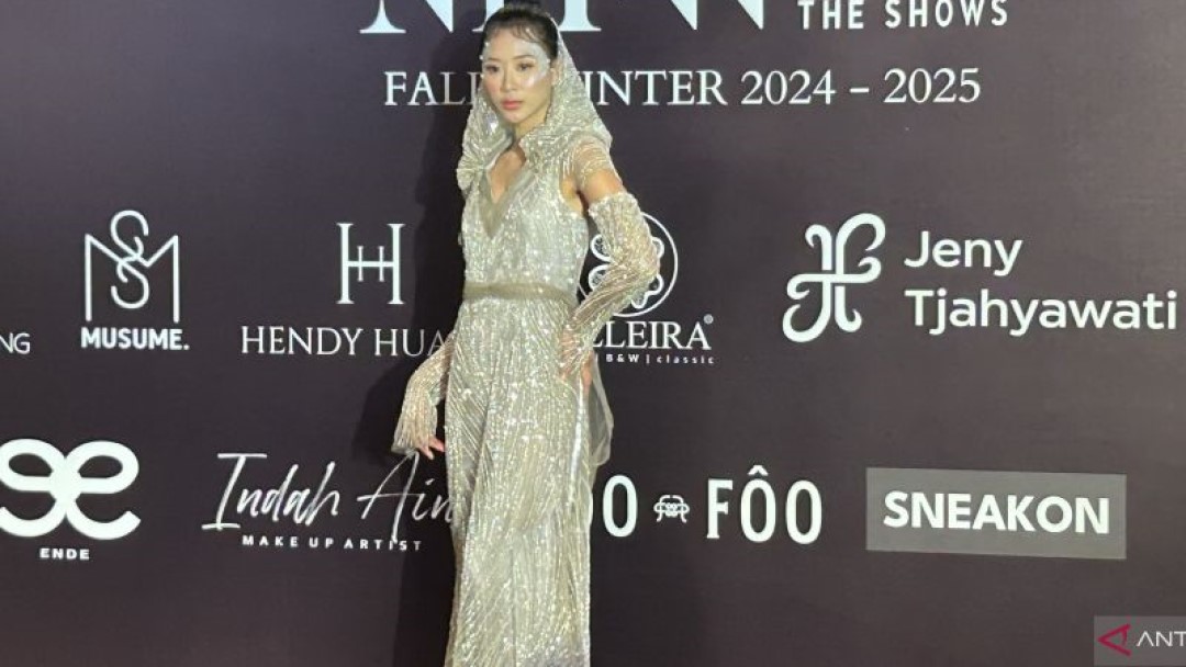 Nuansa Segar dan Muda dalam Black & White Collection Hengki Kawilarang