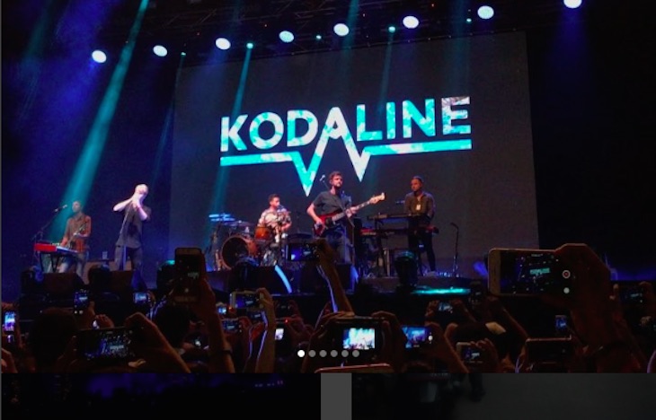 Kodaline saat beraksi di panggung WTF