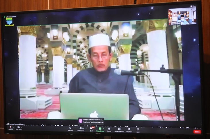 Tadarus Alquran menyambut peringatan Hari Ulang Tahun (HUT) Kemerdekaan ke-76 Republik Indonesia, yang digelar Pemkot Bandung. (Foto: MP/Humas Pemkot Bandung)