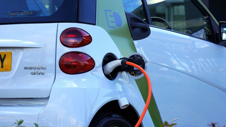Berapa Lama Daya Baterai Mobil Elektrik?