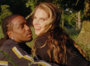 Lana Del Rey dan Quavo Berpelukan di Video Musik 'Tough'