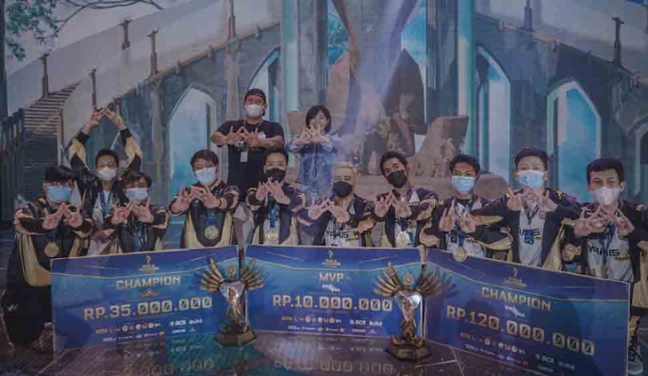 Bawa Dua Piala Presiden Esports 2021, CEO Dewa United: Kami Belum Puas