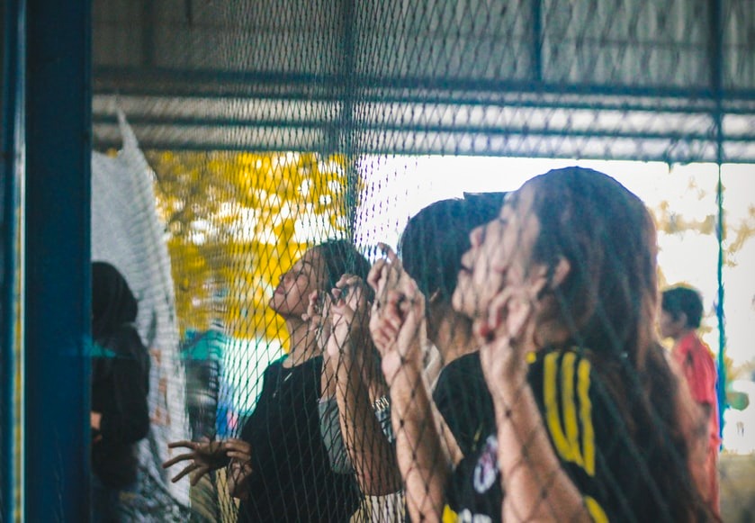 Carmuk sama gebetan akal-akalan anak fulsal. (Foto: Ist)