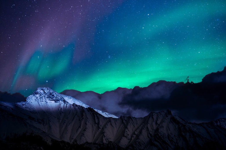 Fakta Menarik Seputar Aurora, Cahaya Langit Indah di Kutub-Kutub Bumi 
