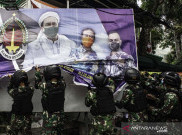 Satpol PP DKI Minta FPI Turunkan Baliho Rizieq Shihab