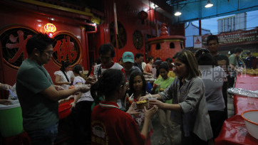 Umat Buddha Gelar Buka Puasa Bersama untuk Umat Muslim saat Ramadan 1446 H di Vihara Dharma Bakti  
