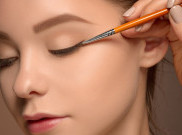 Panduan Membuat Eyeliner Sesuai Bentuk Mata