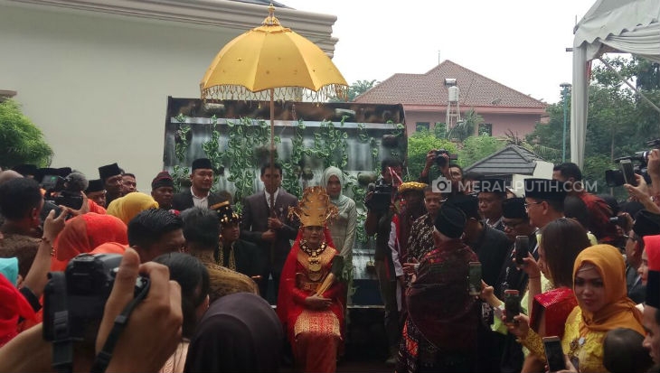 Pesta Adat Selesai, Kahiyang-Bobby: Terima Kasih untuk Doa dan Nasihat