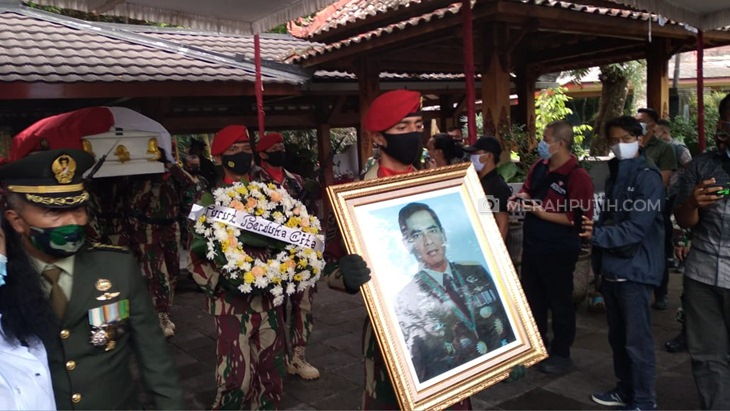 Wismoyo Arismunandar Dikebumikan di Pemakaman Keluarga Soeharto Astana Giribangun