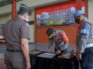 Polres Metro Jakarta Pusat Lakukan Tes COVID-19 Kepada Warga di Wilayah Menteng