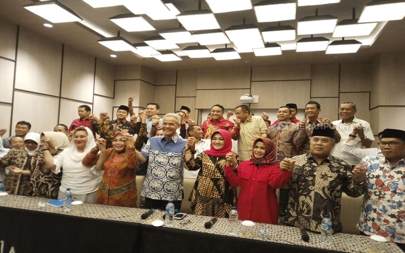 Ganjar Pranowo bersama 31 kepala daerah di Jawa Tengah