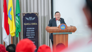 Founder JHL Foundation Jerry Hermawan Lo Berikan Beasiswa pada 90 Mahasiswa Pertanian Unila