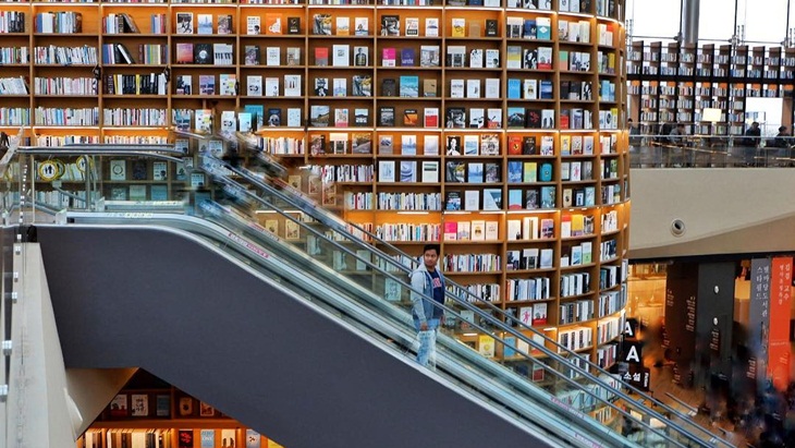 Perpustakaan dalam Mal? Belanja Sekaligus Baca Buku Jadi Menyenangkan