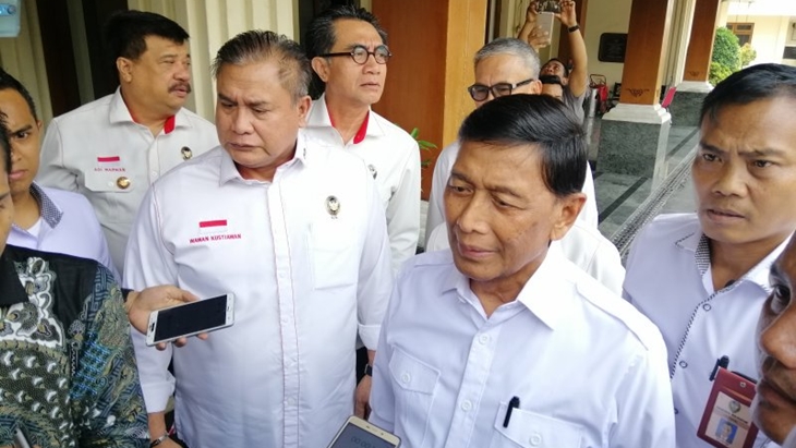 Dengan Izin Dokter, Wiranto Serah Terima Jabatan ke Mahfud MD