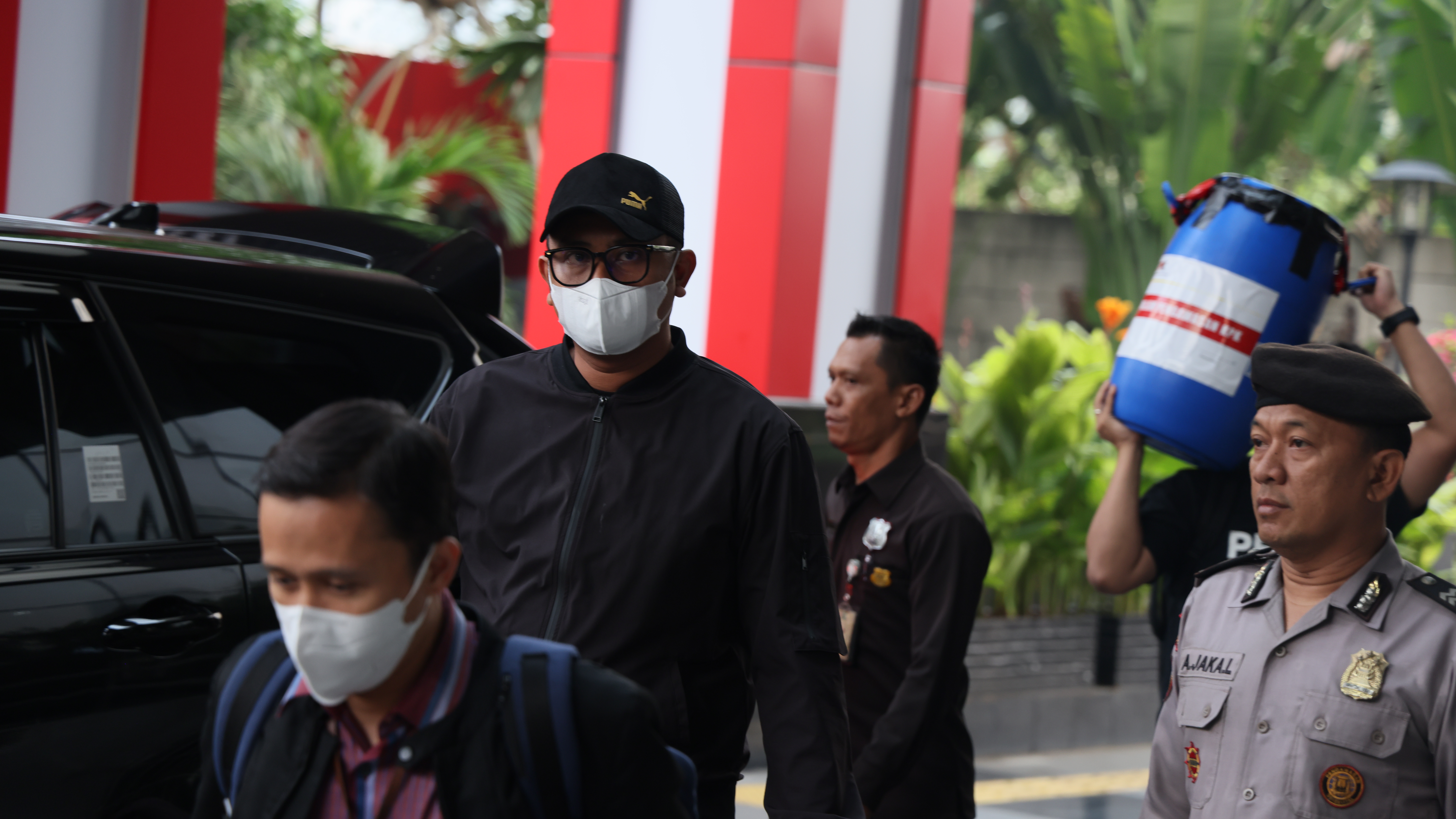 Momen Bupati Klaten Terjaring OTT Tiba di Gedung KPK Jakarta