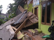 Atap Rumah Warga Sumur dan Munjul Runtuh Akibat Gempa M 6,7