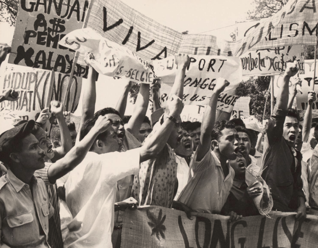 Demonstrasi Ganyang Malaysia pada 1964.