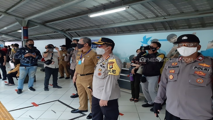 Stasiun Sudirman Padat saat Pulang Kantor, Polisi Minta Penumpang Jaga Jarak