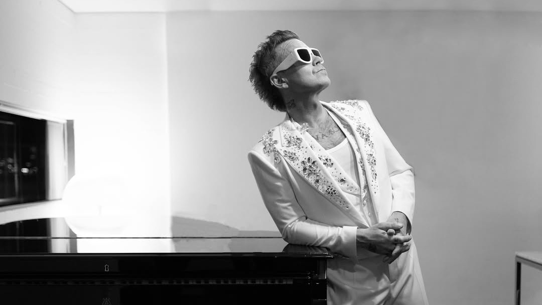 Album Baru Robbie Williams Gandeng Gitaris Black Sabbath Tony Iommi