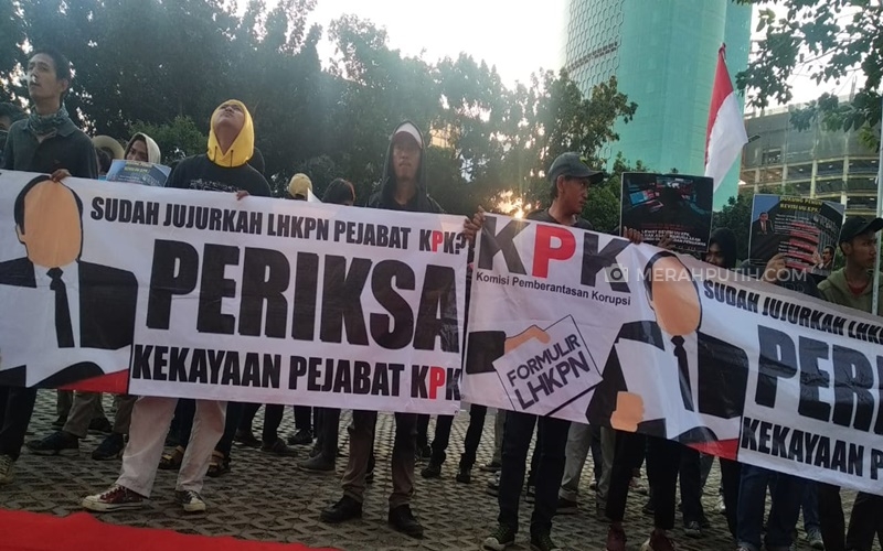 Massa Desak Wadah Pegawai KPK Hentikan Intervensi Terhadap Revisi UU KPK