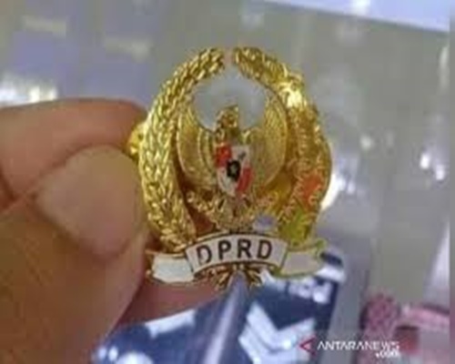 Ilustrasi Pin Emas yang diributkan belakangan ini