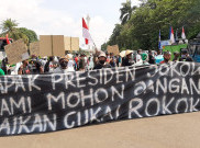 Tagih Janji Jokowi, Ratusan Petani Tembakau Demo di Dekat Istana