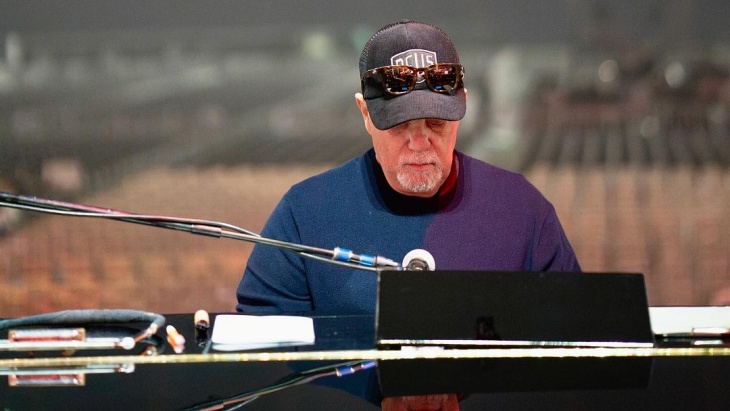 'Turn On The Lights On', Balada Cinta dan Pesan dari Billy Joel setelah 17 Tahun