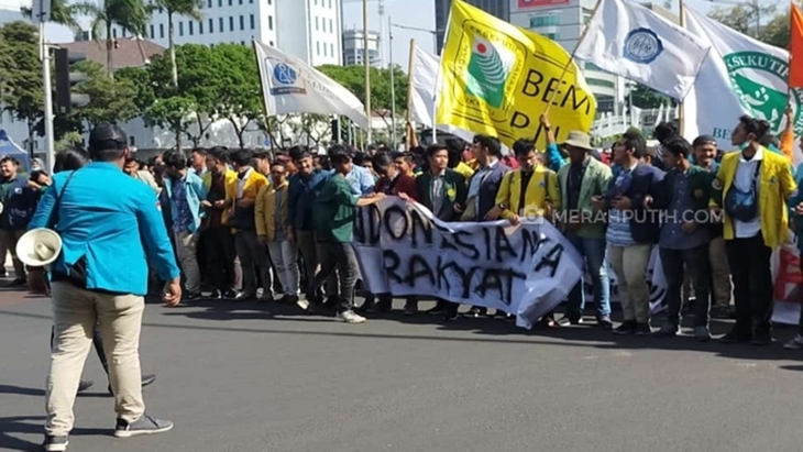 Hari Sumpah Pemuda, Ribuan Mahasiswa Kepung Istana Tuntut Janji Jokowi