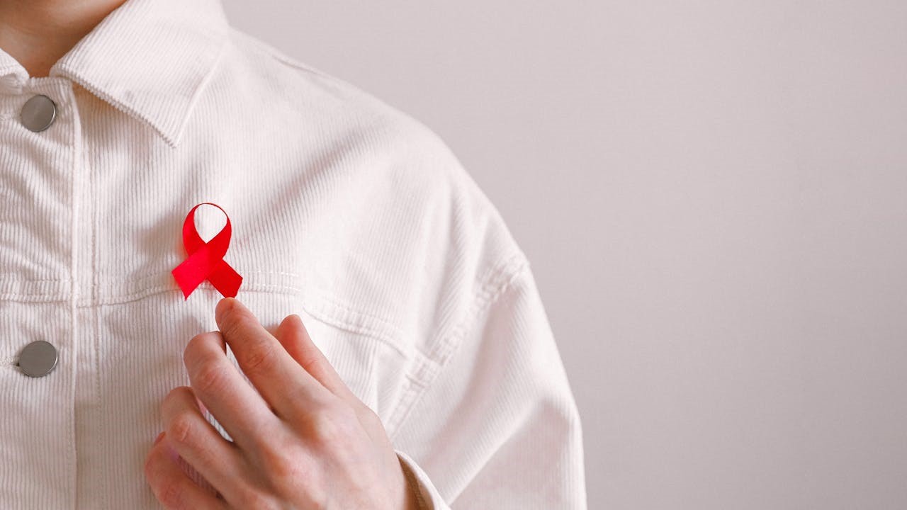 Ketahui 5 Cara Penyakit HIV Bisa Tertular