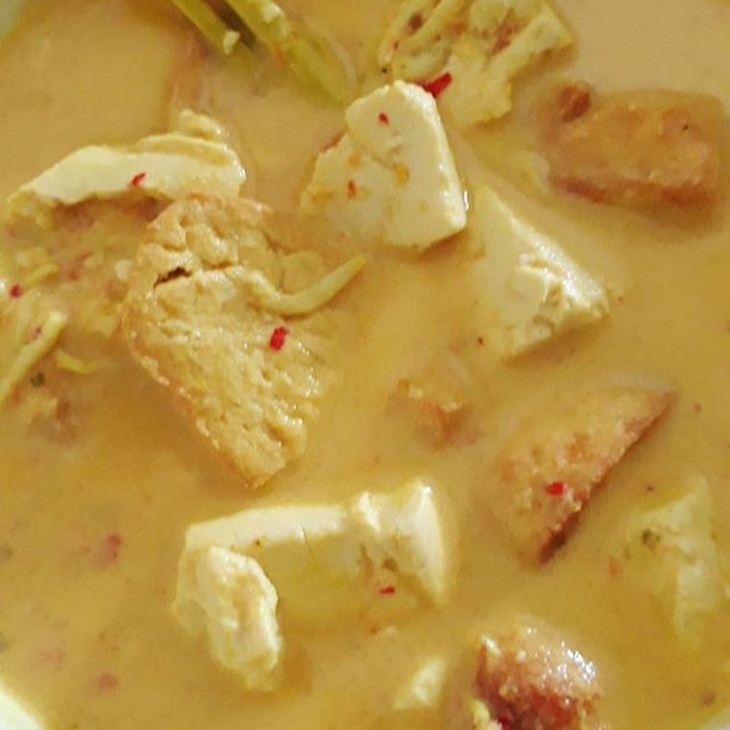 Gulai tahu. (Foto: Instagram/rivhaalans)