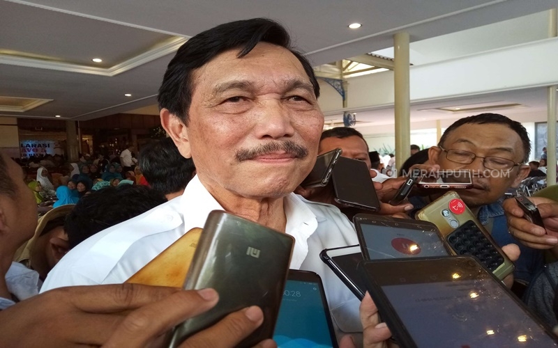 Dituding Kasih Amplop ke Kiai, Luhut: Itu Sudah Biasa